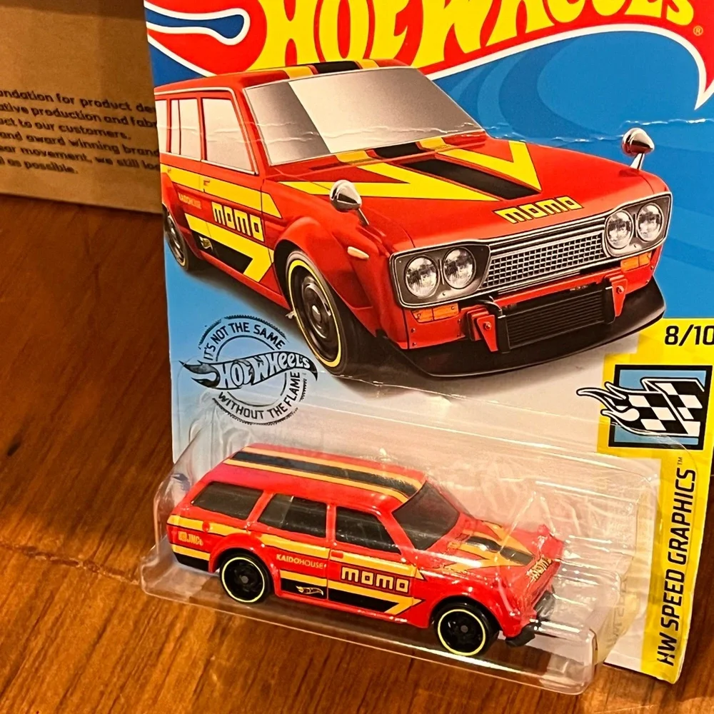 Hot Wheels Diecast Toy Car Datsun Bluebird Wagon 510 Momo Speed Graphics